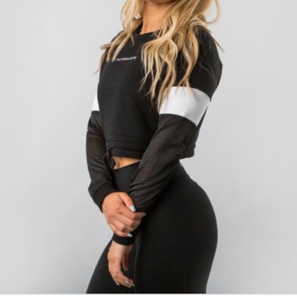 Alphalete black and white banded crop sweater S